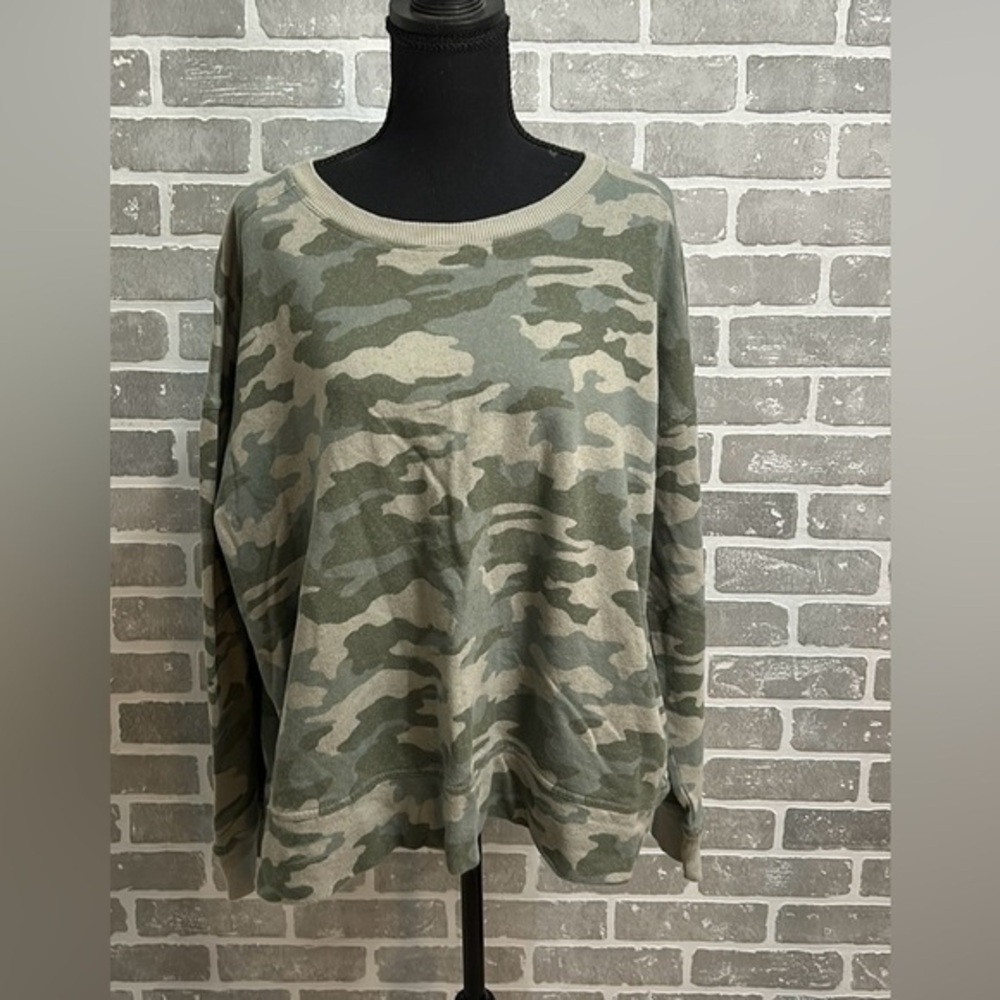 Women’s Universal Thread Camo Crewneck